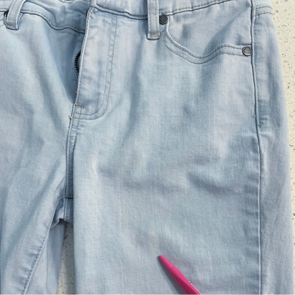 Buffalo David Bitton Capri Jeans Women's 8/29 Mid-Rise Super Soft Light Denim - Picture 10 of 10